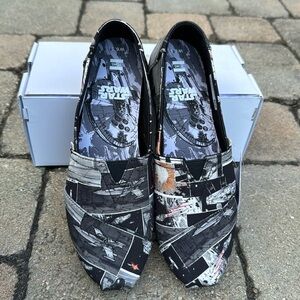 NWT NIB TOMS classic alpargatas black Star Wars Darth print shoes Size 6.5